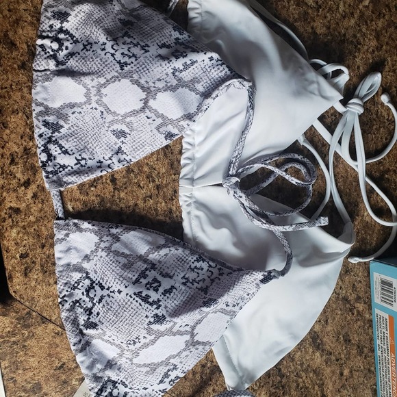 New 0XL bikini tops. White and snake skin - Picture 1 of 2